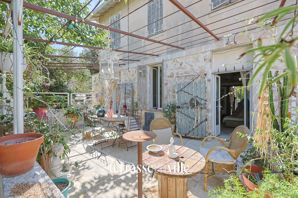 Exclusivité - Montolivet/Bois-Luzy - Bas-de-villa - Jardin - Piscine - 350 000€ - 1