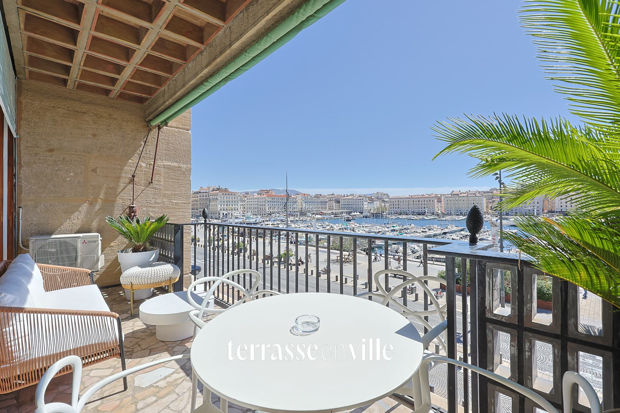 EXCLUSIVITE - VIEUX PORT - POUILLON - T3 - 53 M2 - TERRASSE 12M2 - CAVE - 640 000 € - 1
