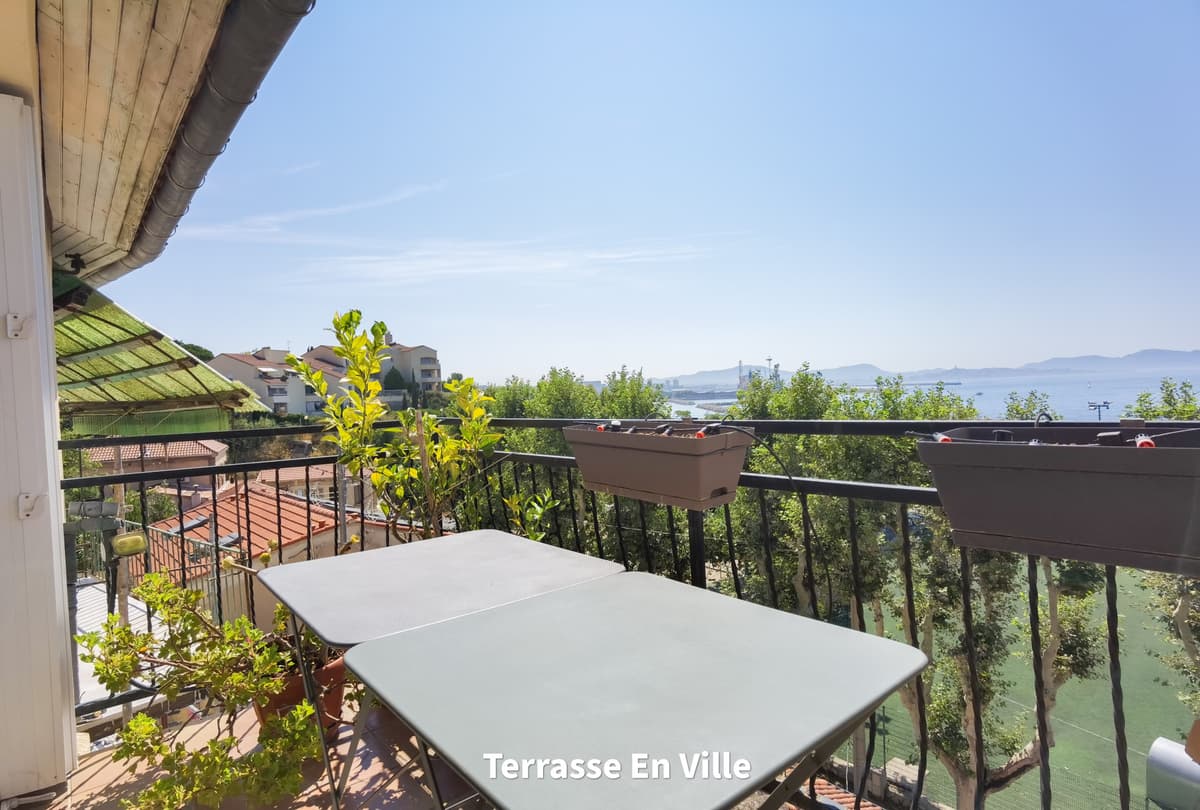 13016 - Estaque - T2 meublé avec terrasses- 776 €