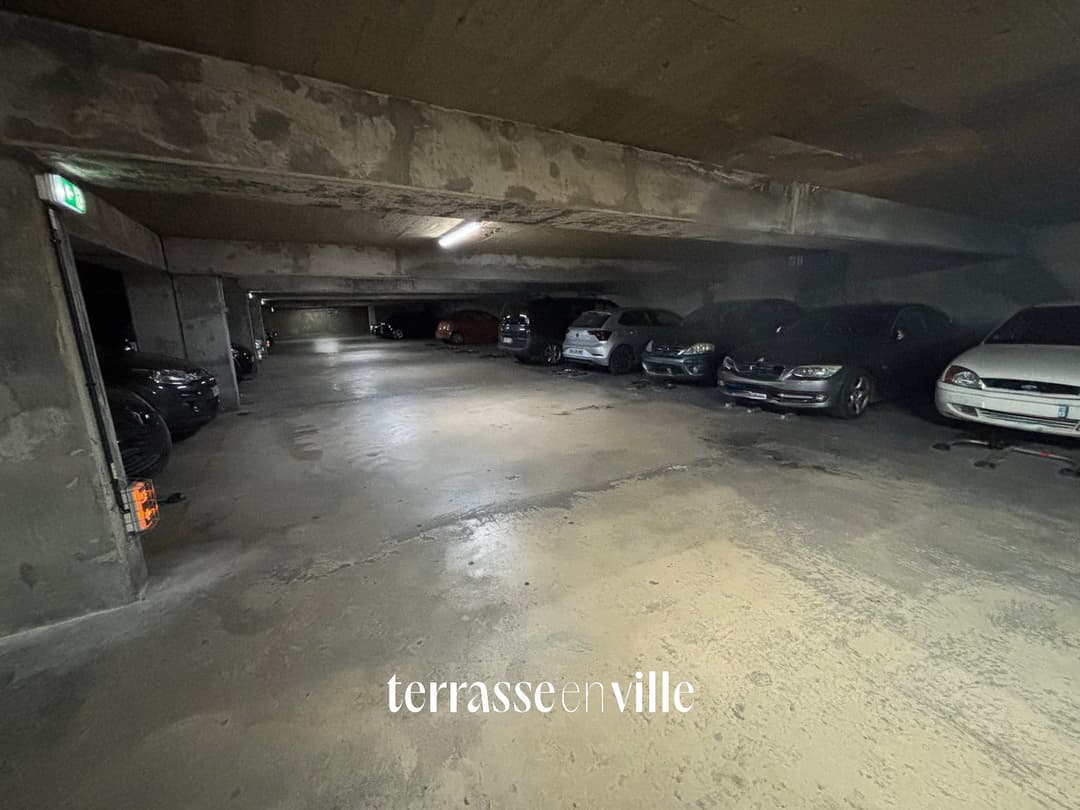 BAILLE /TIMONE - LOT DE 27 PLACES DE PARKING ET GARAGES - 750 000€