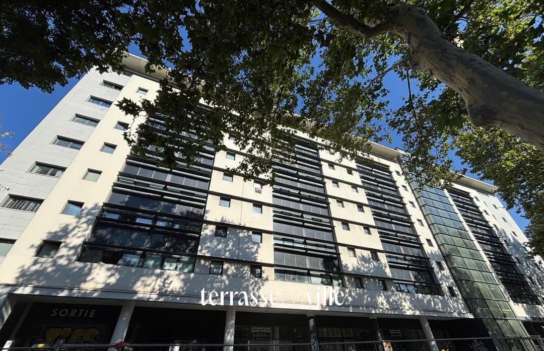 BAILLE /TIMONE - LOT DE 27 PLACES DE PARKING ET GARAGES - 750 000€