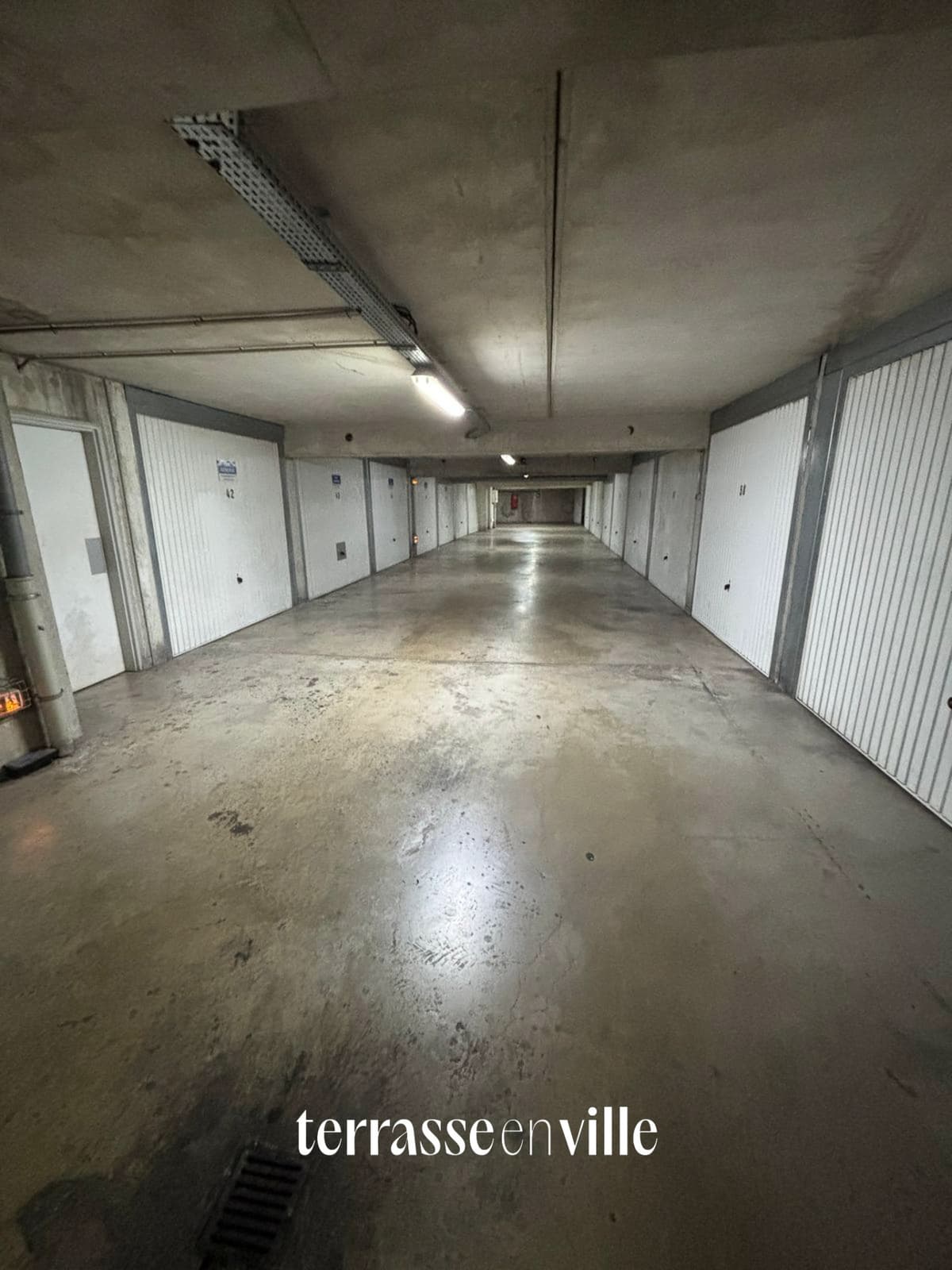 BAILLE /TIMONE - LOT DE 27 PLACES DE PARKING ET GARAGES - 750 000€ - 3