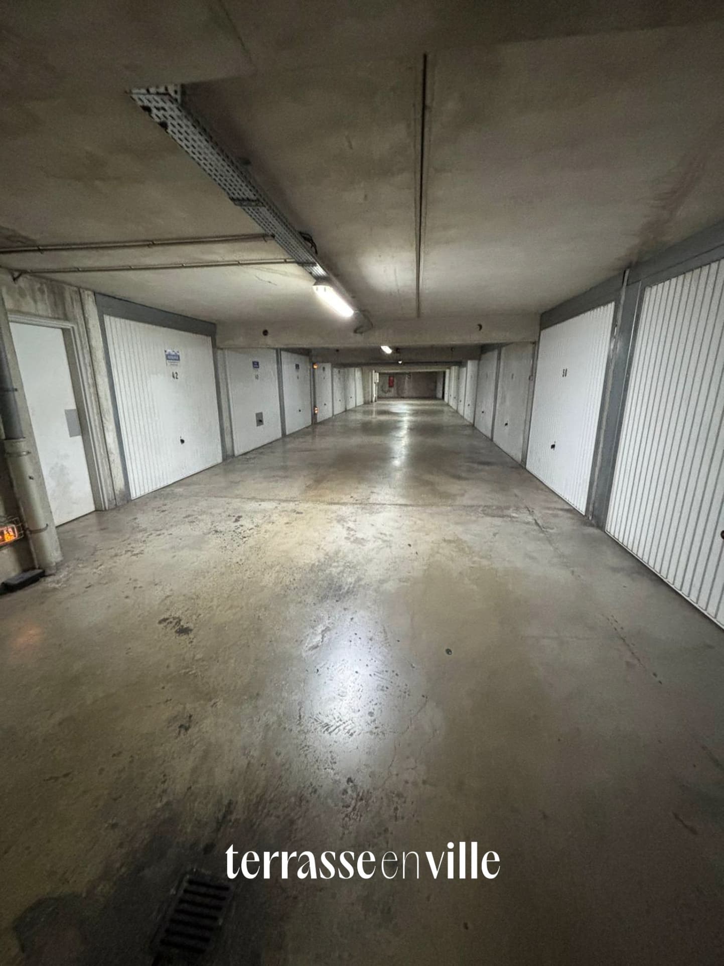 BAILLE /TIMONE - LOT DE 27 PLACES DE PARKING ET GARAGES - 750 000€ - 3