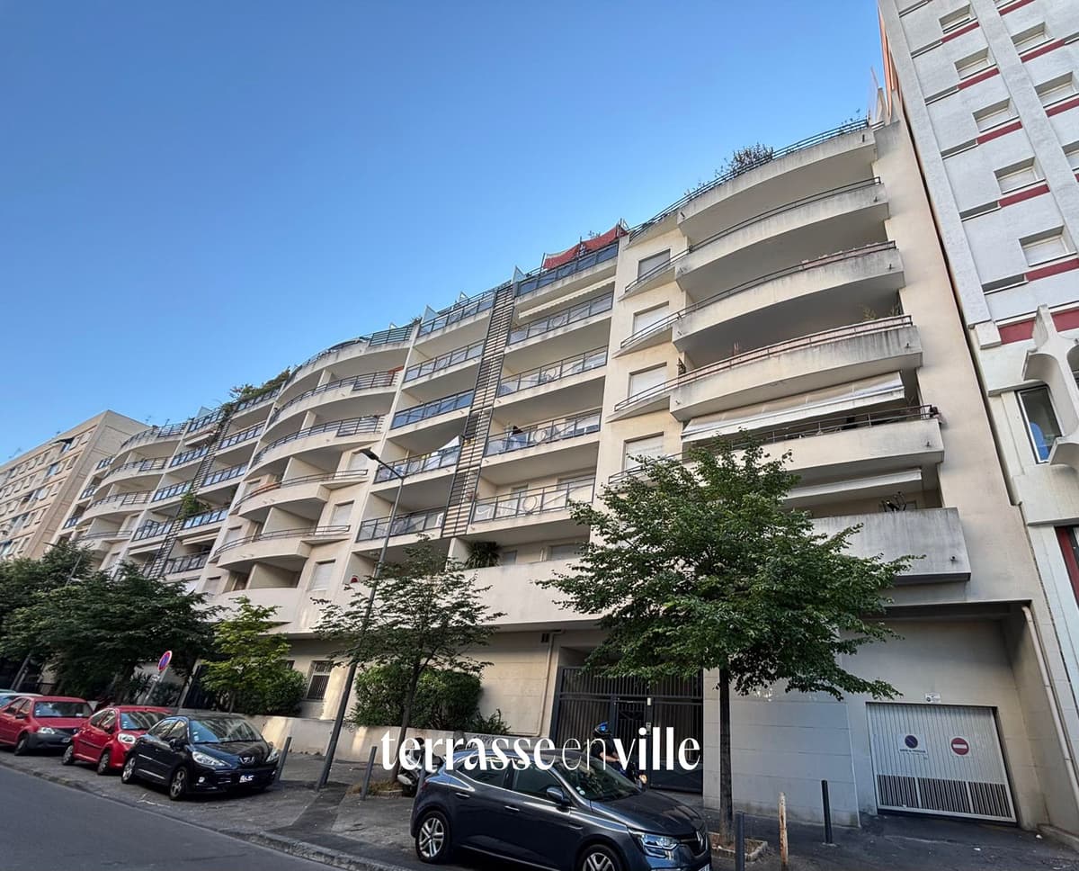 BAILLE /TIMONE - LOT DE 27 PLACES DE PARKING ET GARAGES - 750 000€ - 2