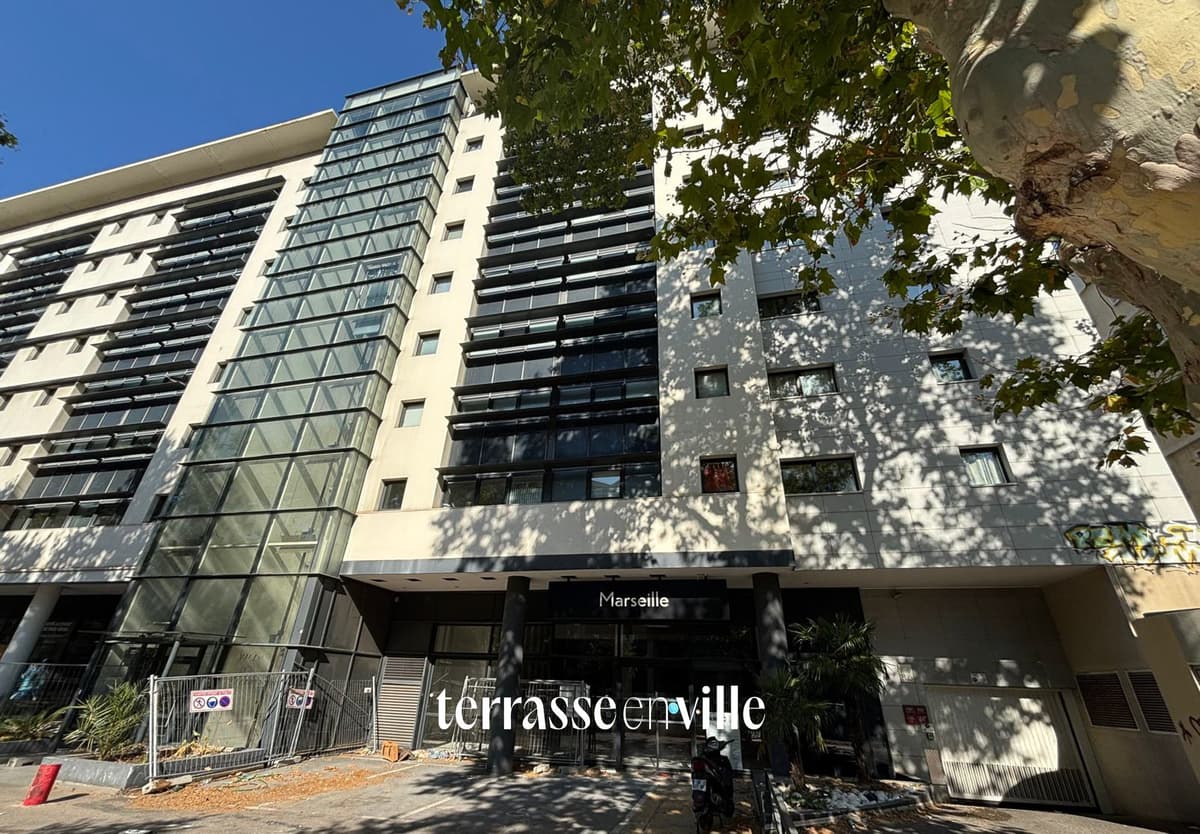 BAILLE /TIMONE - LOT DE 27 PLACES DE PARKING ET GARAGES - 750 000€ - 1