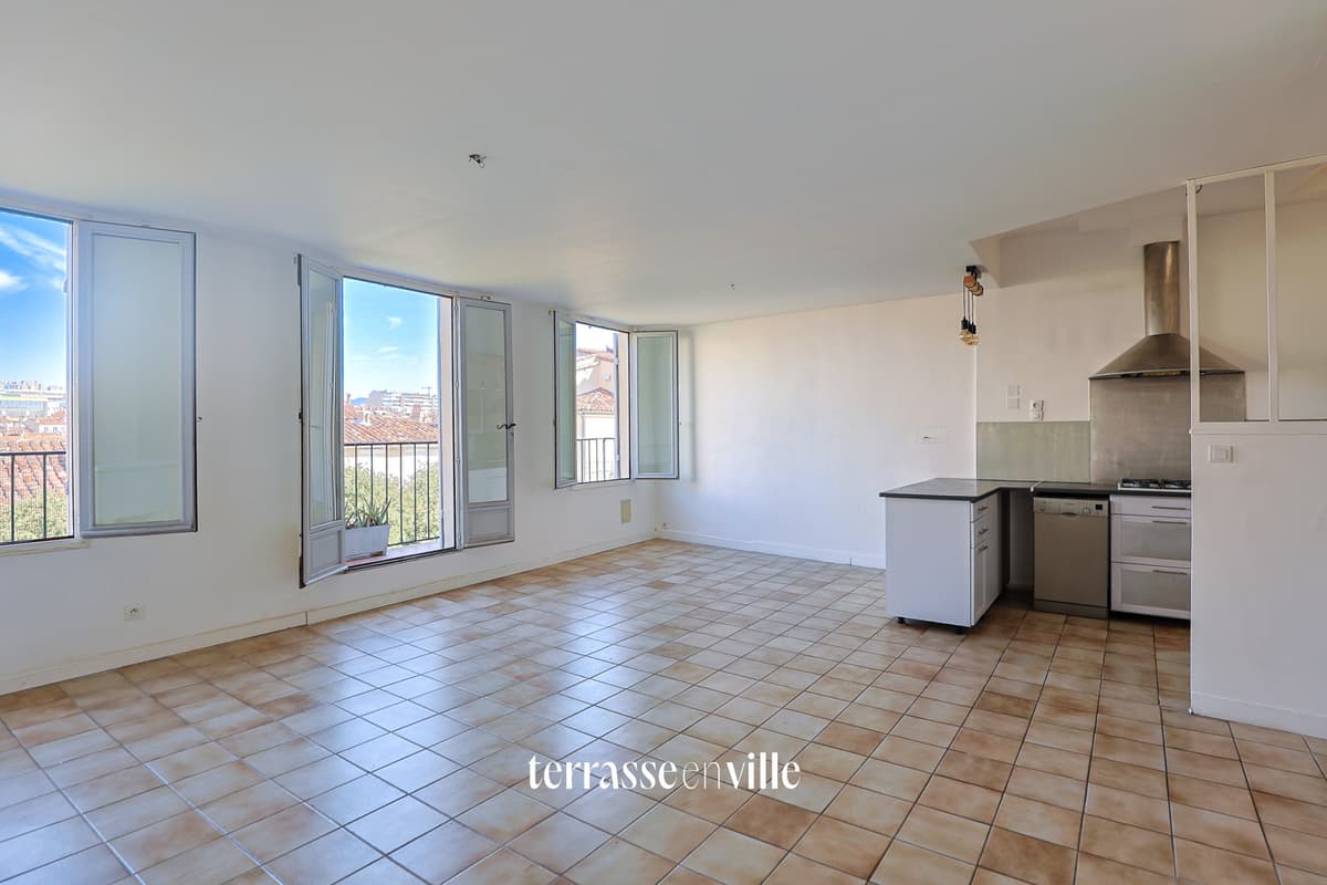 EXCLUSIVITÉ - 5 AVENUES - T2 - DERNIER ÉTAGE - TERRASSE - 260 000 EUROS - 3
