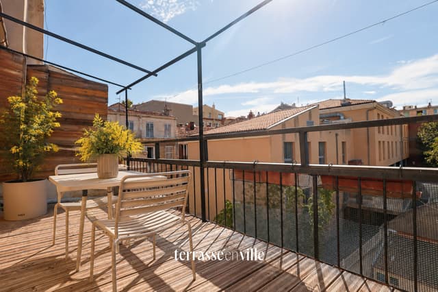 EXCLUSIVITÉ - 5 AVENUES - T2 - DERNIER ÉTAGE - TERRASSE - 260 000 EUROS