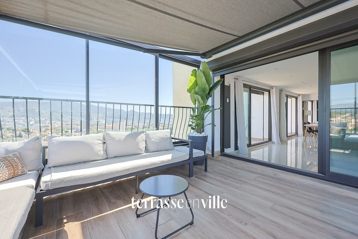 ST JEAN DU DESERT- PENTHOUSE T3/4 - TERRASSE - GARAGE - 745 000€ - 2