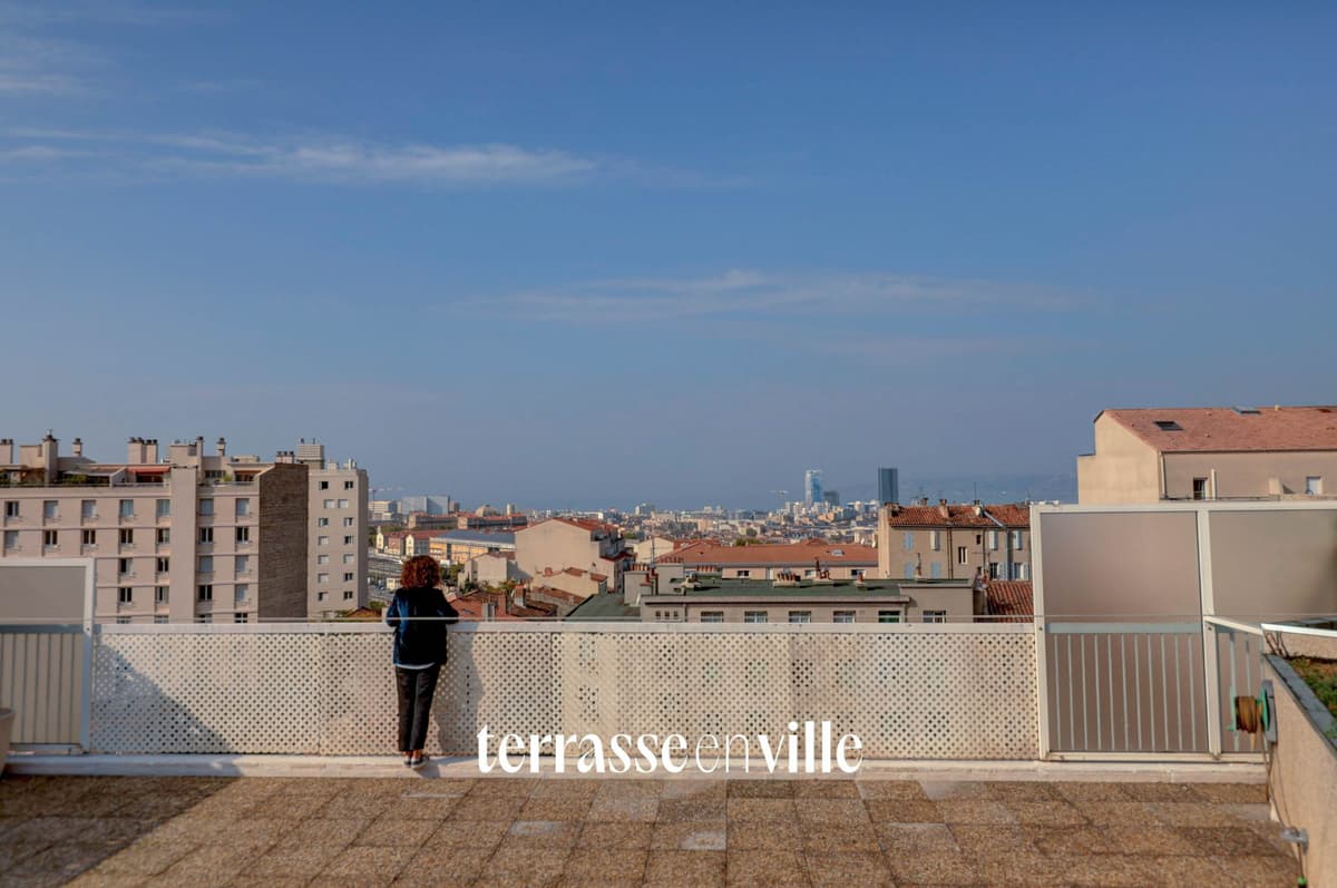EXCLUSIVITÉ - CHUTES LAVIES - T5 - TERRASSE 70 M2 - DERNIER ETAGE - BOX - VUE MER - 455 000 EUROS