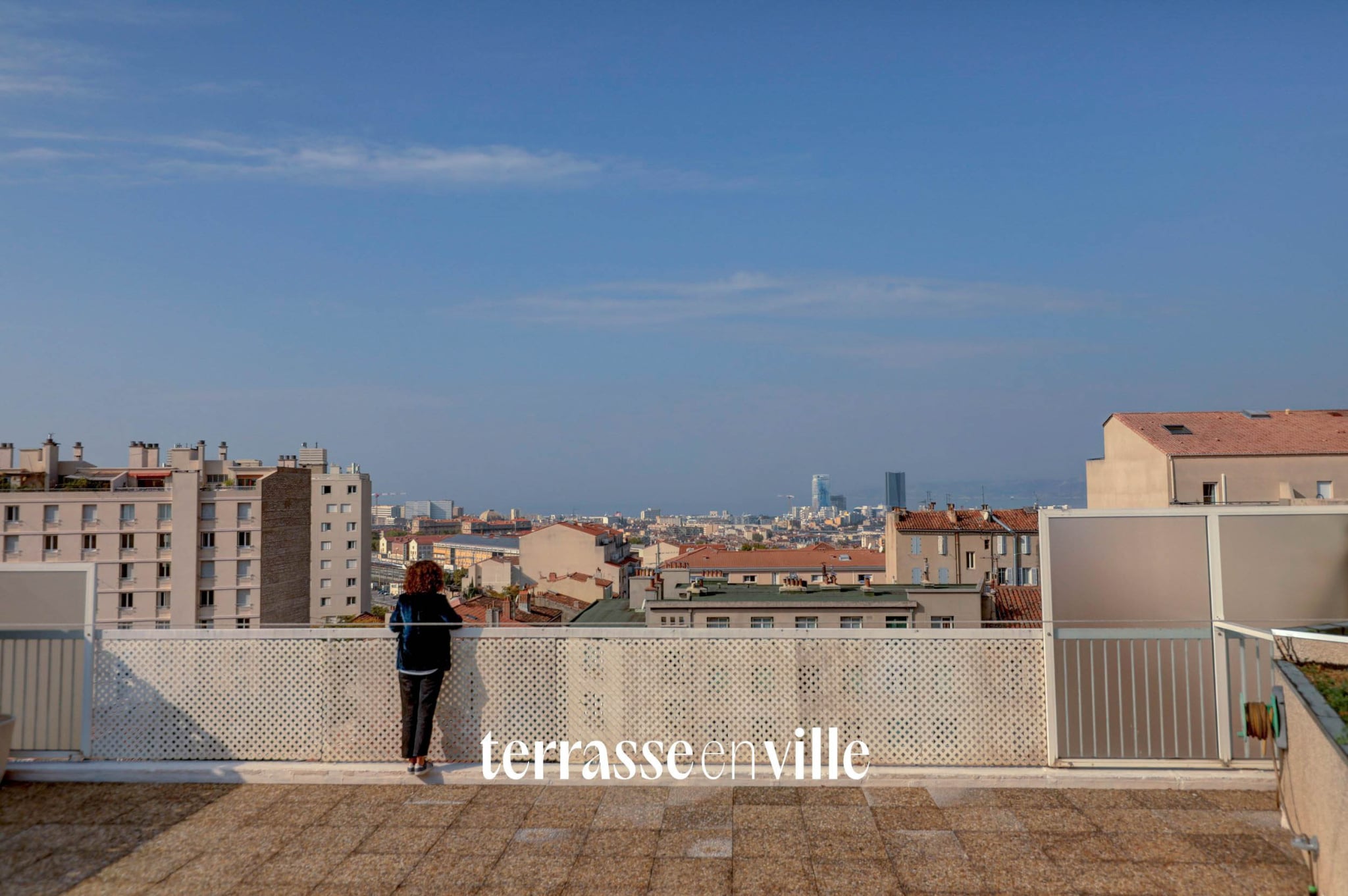 EXCLUSIVITÉ - CHUTES LAVIES - T5 - TERRASSE 70 M2 - DERNIER ETAGE - BOX - VUE MER - 455 000 EUROS