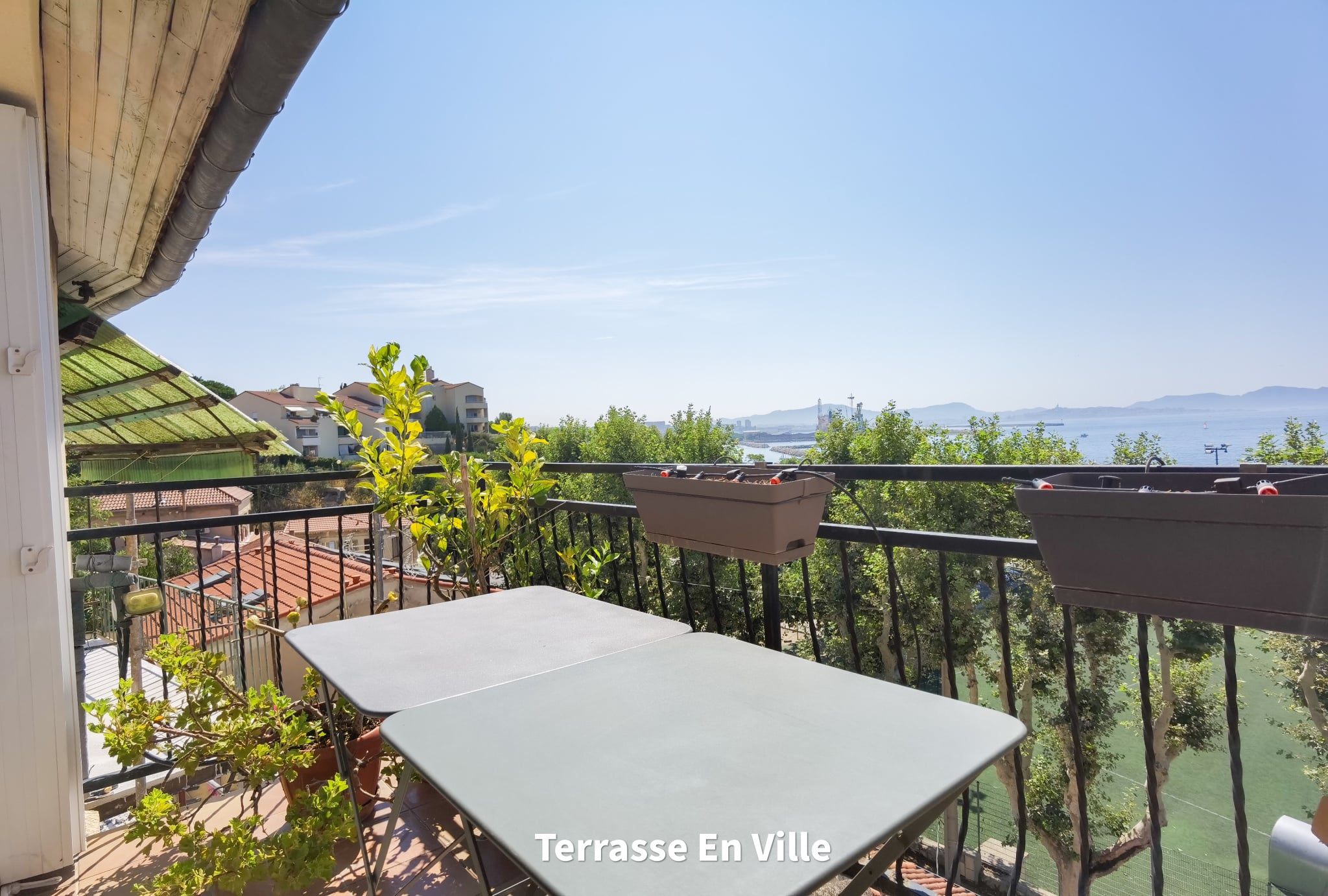 13016 - Estaque - T2 meublé avec terrasses - 776 €