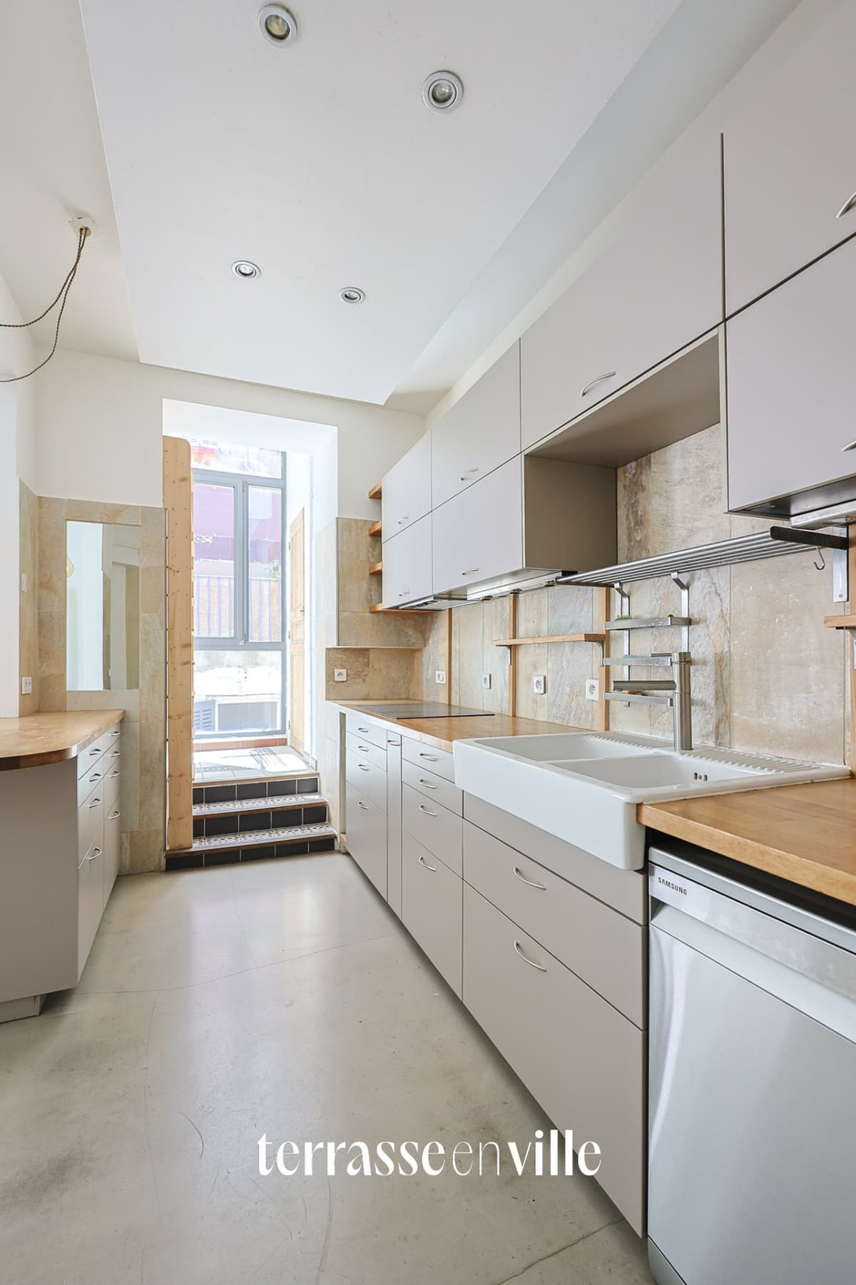 EXCLUSIVITE - NOTRE-DAME DU MONT / BIBLIOTHEQUE - T5 144m2 - TERRASSE - BOX - 598 000€ - 3