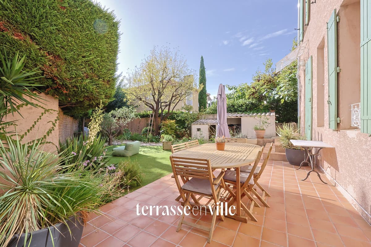 VIEILLE CHAPELLE REZ-DE-JARDIN T3 - TERRASSE & JARDIN BOX - 550 000 € - 3