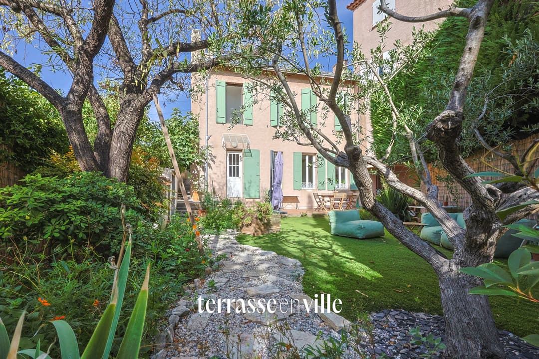 VIEILLE CHAPELLE REZ-DE-JARDIN T3 - TERRASSE & JARDIN BOX - 550 000 €