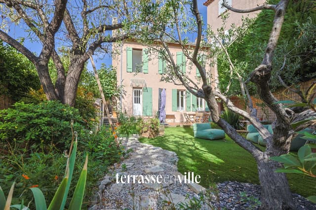 VIEILLE CHAPELLE REZ-DE-JARDIN T3 - TERRASSE & JARDIN BOX - 550 000 €