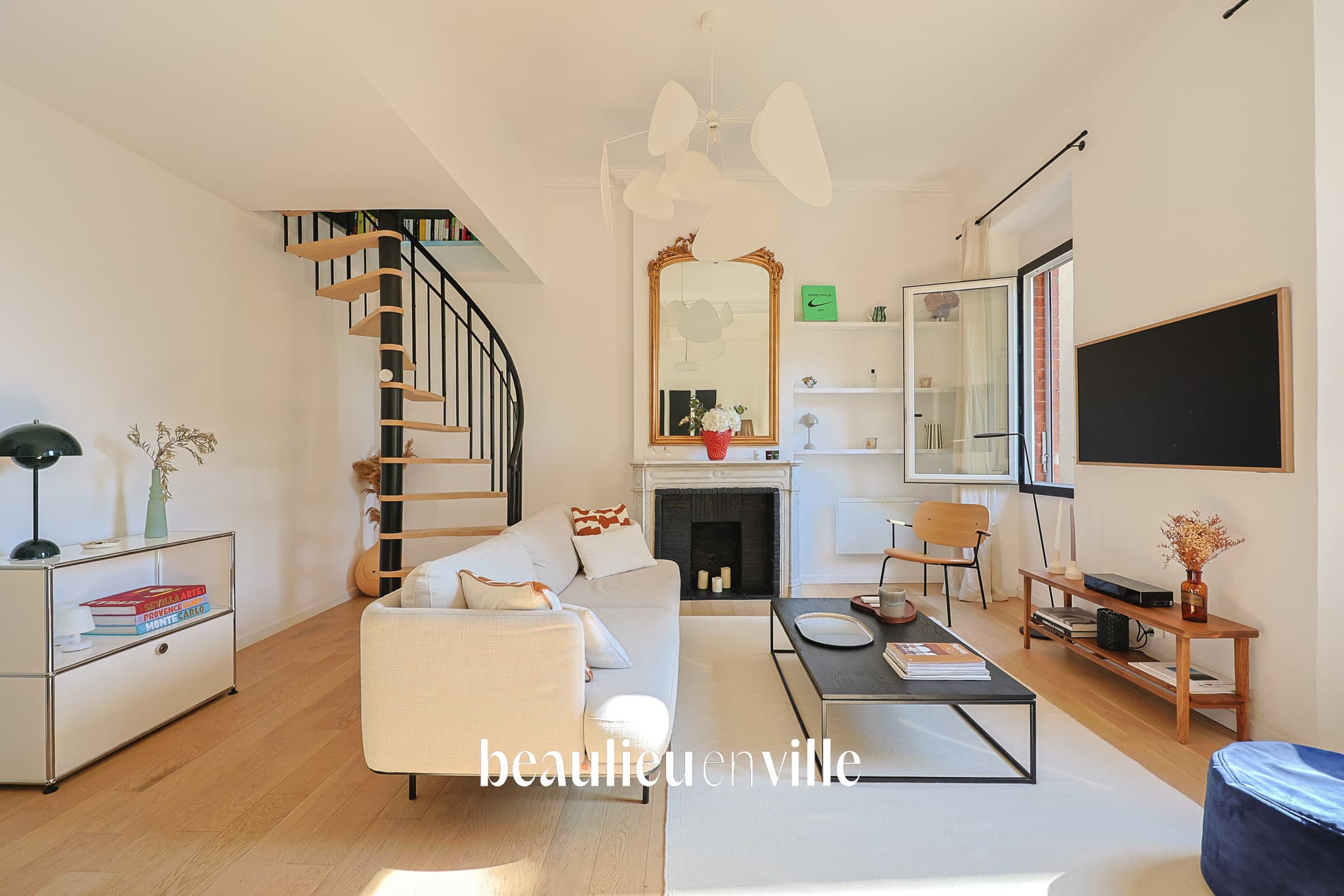 CASTELLANE/PERRIER - APPARTEMENT T3 - TRAVERSANT - DERNIER ETAGE - 1