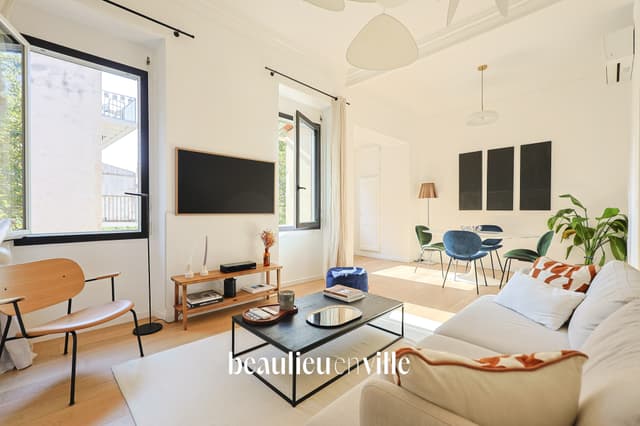 CASTELLANE/PERRIER - APPARTEMENT T3 - TRAVERSANT - DERNIER ETAGE