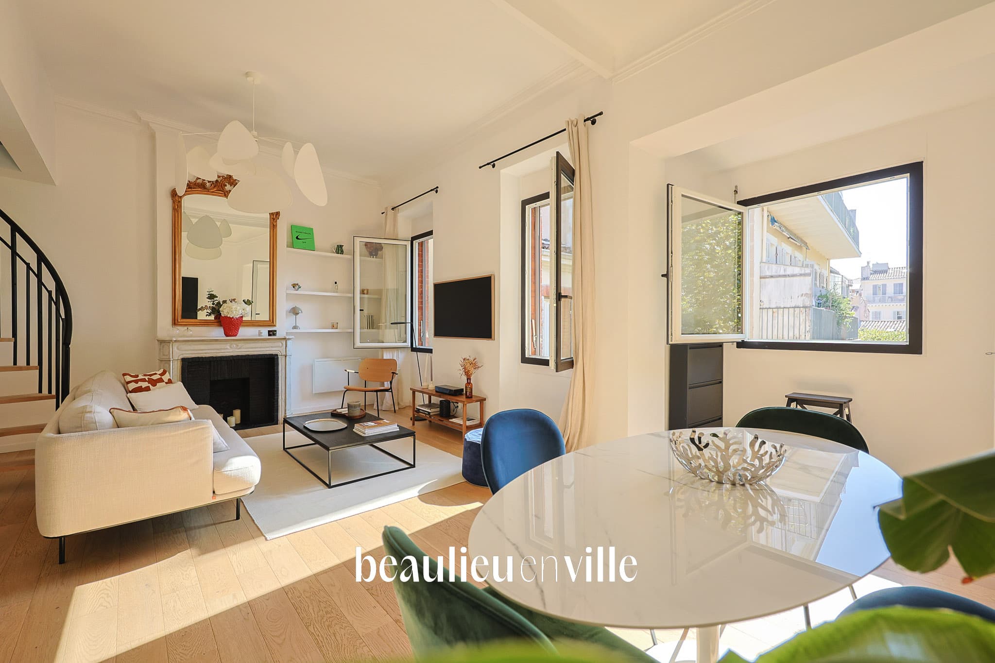 CASTELLANE/PERRIER - APPARTEMENT T3 - TRAVERSANT - DERNIER ETAGE - 2