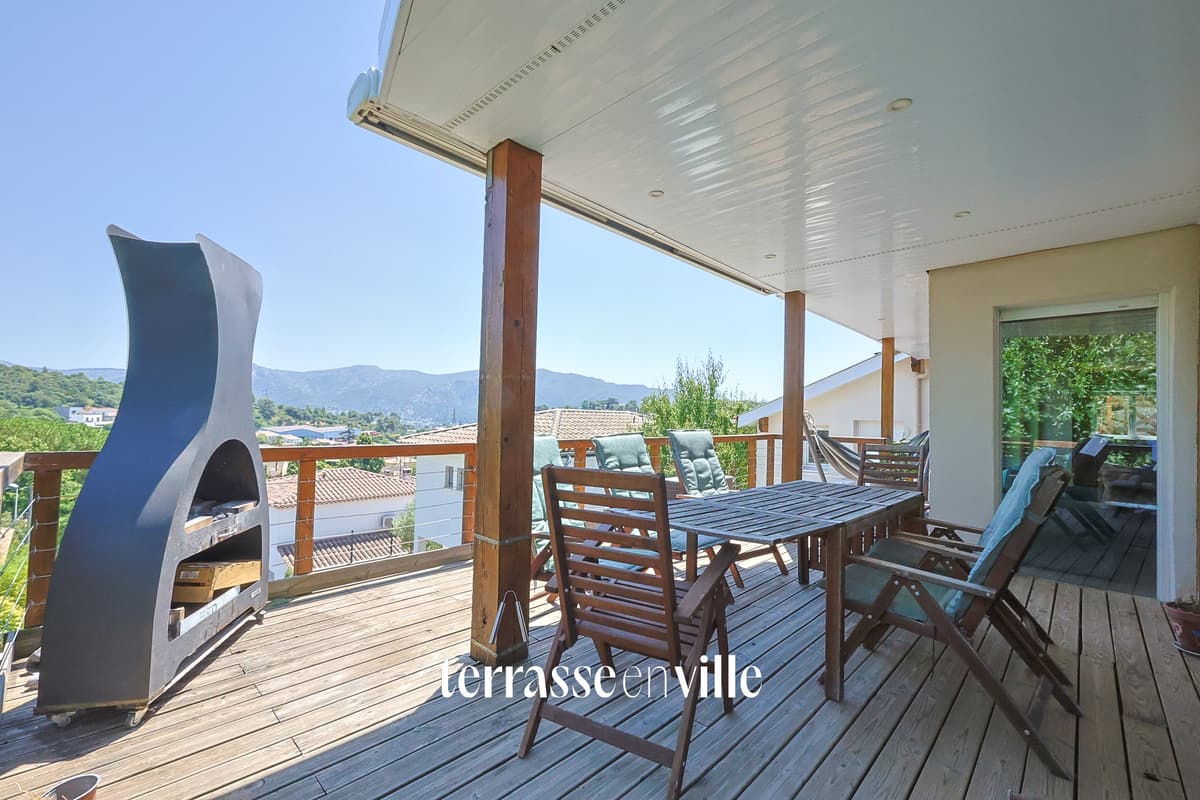 Les Trois-Lucs - 13012 - Maison contemporaine - 10 pièces - 290 m2 - Terrain 1 200 m2 - Piscine - 870 000€ - 2