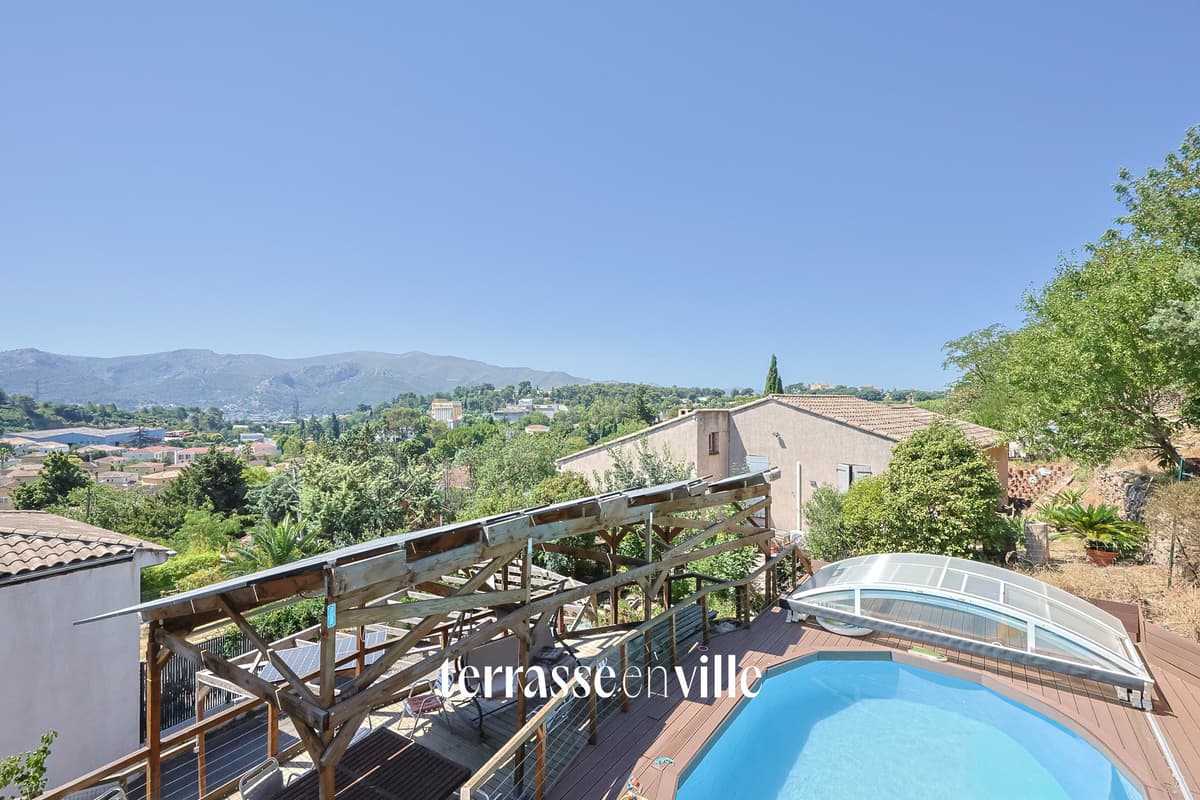 Les Trois-Lucs - 13012 - Maison contemporaine - 10 pièces - 290 m2 - Terrain 1 200 m2 - Piscine - 870 000€ - 1