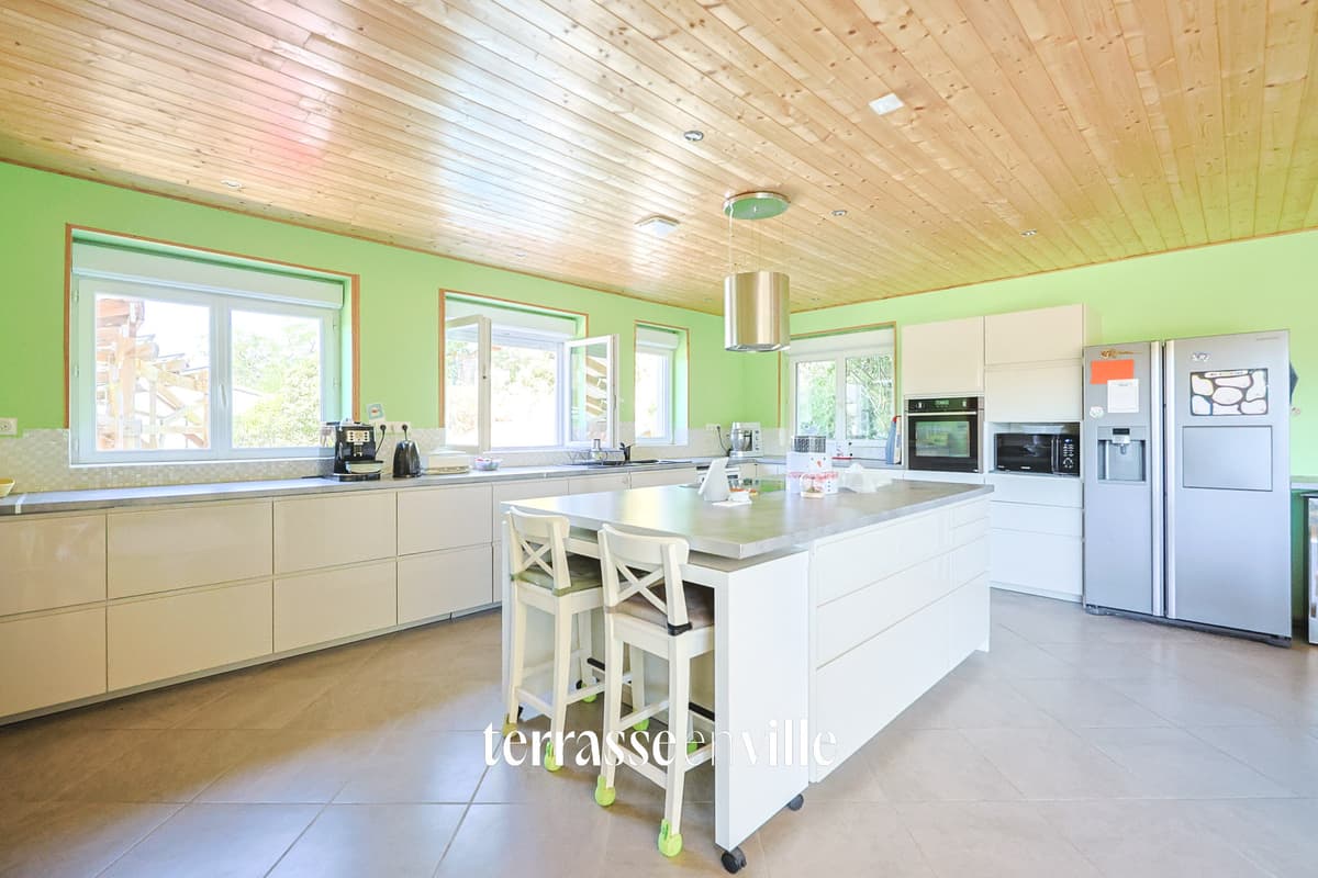 Les Trois-Lucs - 13012 - Maison contemporaine - 10 pièces - 290 m2 - Terrain 1 200 m2 - Piscine - 870 000€ - 7