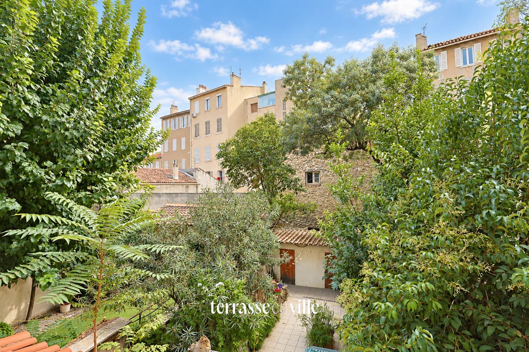 EXCLUSIVITÉ - NOTRE DAME DU MONT - REZ-DE-JARDIN A RENOVER - 595 000 €
