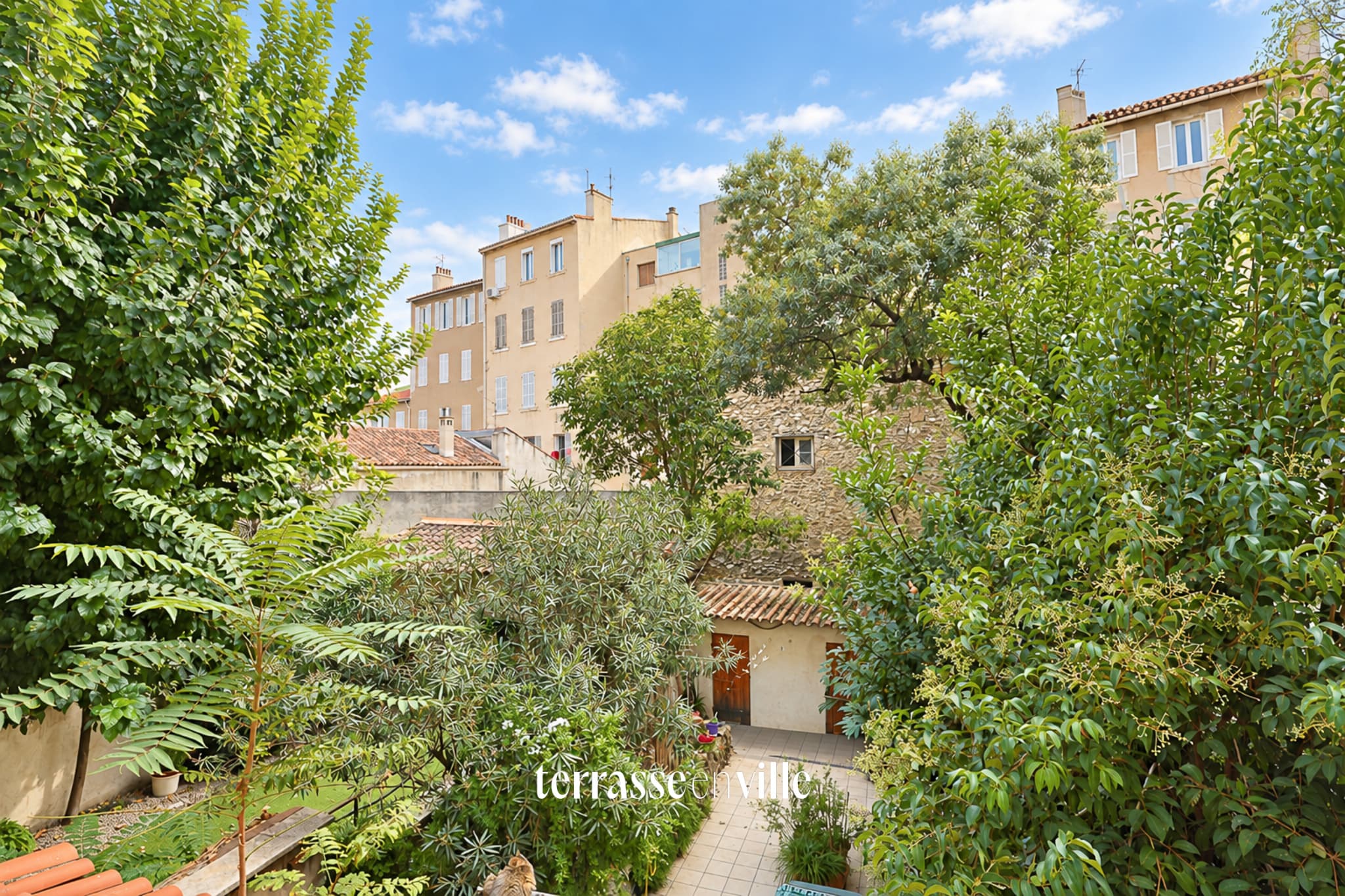 EXCLUSIVITÉ - NOTRE DAME DU MONT - REZ-DE-JARDIN A RENOVER - 595 000 € - 1