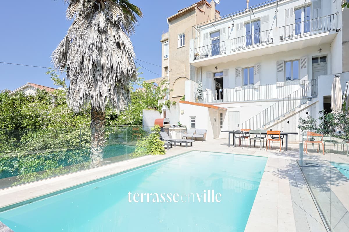 ROUCAS-BLANC MAISON - VUE TERRASSE JARDIN PISCINE 1 200 000 € - 1
