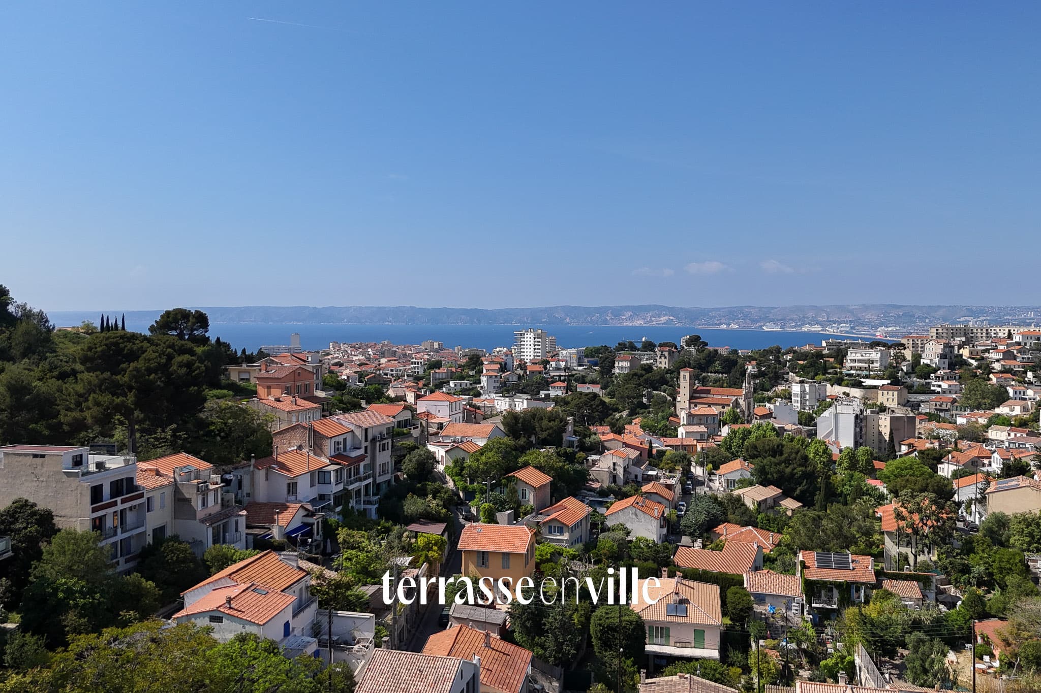 ROUCAS-BLANC MAISON - VUE TERRASSE JARDIN PISCINE 1 200 000 € - 3