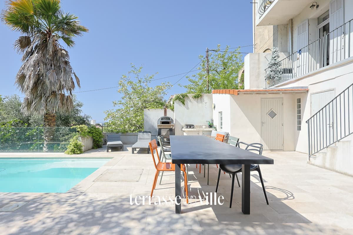 ROUCAS-BLANC MAISON - VUE TERRASSE JARDIN PISCINE 1 200 000 € - 7