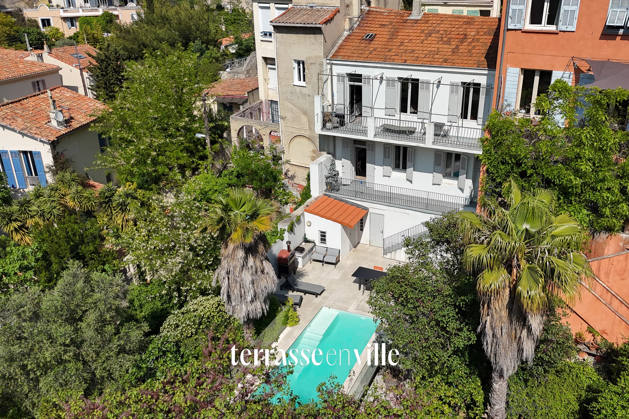 ROUCAS-BLANC MAISON - VUE TERRASSE JARDIN PISCINE 1 200 000 € - 1