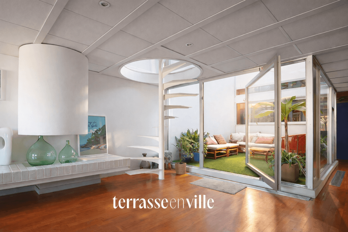 EXCLUSIVITE - VIEUX PORT - T3 148m2 - PATIO 10m2 - VUE VIEUX PORT- 750 000€ - 2