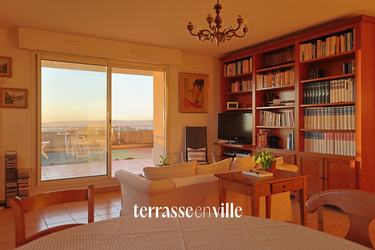 EXCLUSIVITE - 13012 - MONTOLIVET - DERNIER ETAGE - T3 - TERRASSES - VUE MER - 380 000€ - 3