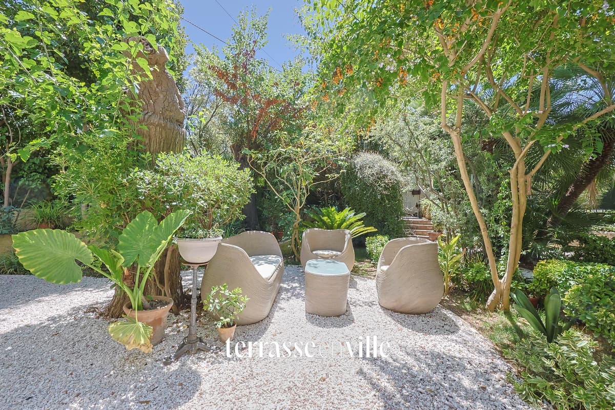 POINTE ROUGE - MAISON - 290M2 - JARDIN - PISCINE - GARAGES - 1 920 000 € - 3