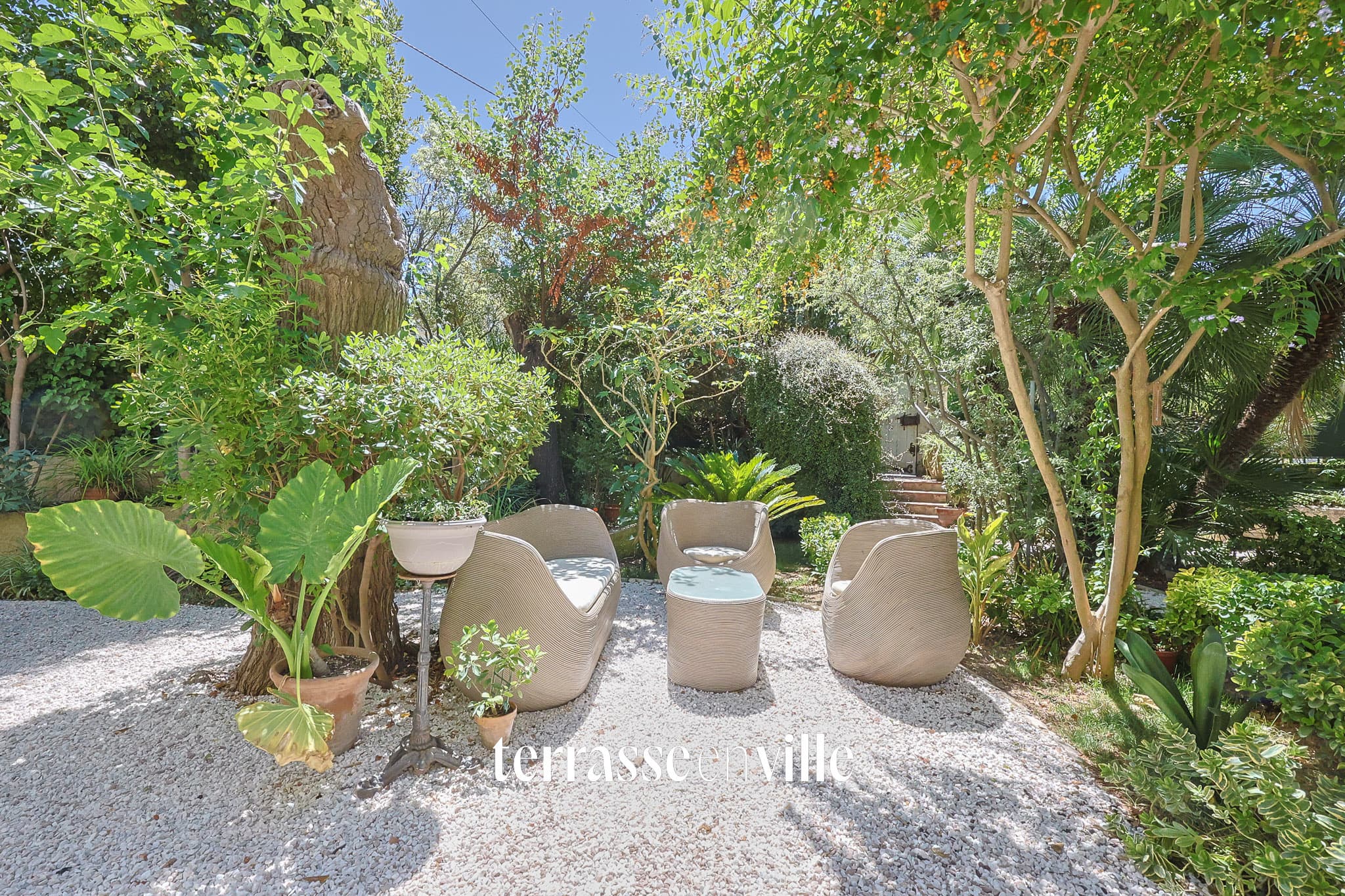 POINTE ROUGE - MAISON - 290M2 - JARDIN - PISCINE - GARAGES - 1 920 000 € - 3