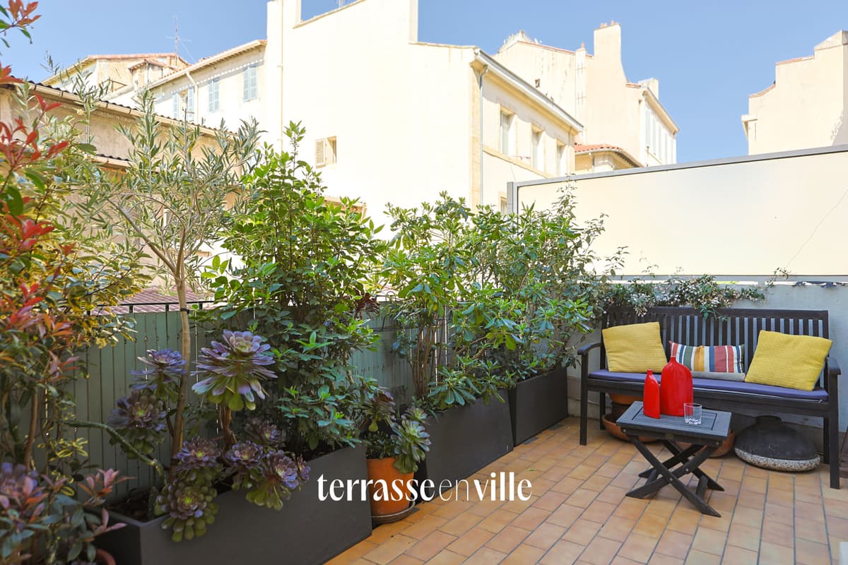 EXCLUSIVITE - BUILDING CANEBIERE - T3 - 97M2 - TERRASSE- 350 000€ - 2