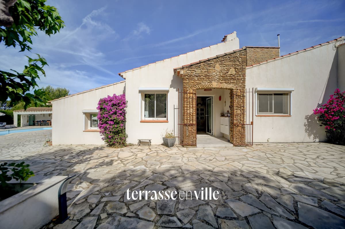 ST CYR-SUR-MER - VILLA FAMILIALE T5 RÉNOVÉE - JARDIN 2100 M2 - PISCINE - GARAGE - 850 000 € - 3