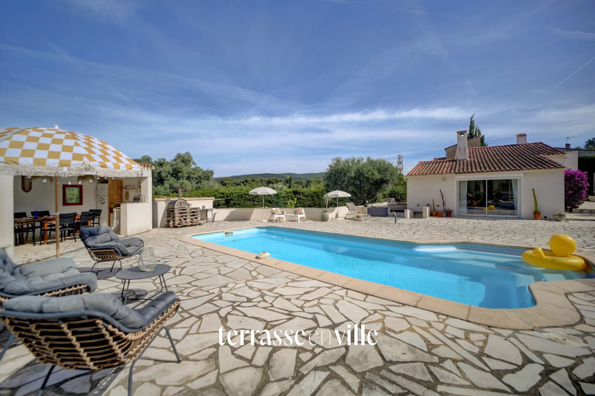 ST CYR-SUR-MER - VILLA FAMILIALE T5 RÉNOVÉE - JARDIN 2100 M2 - PISCINE - GARAGE - 850 000 € - 2