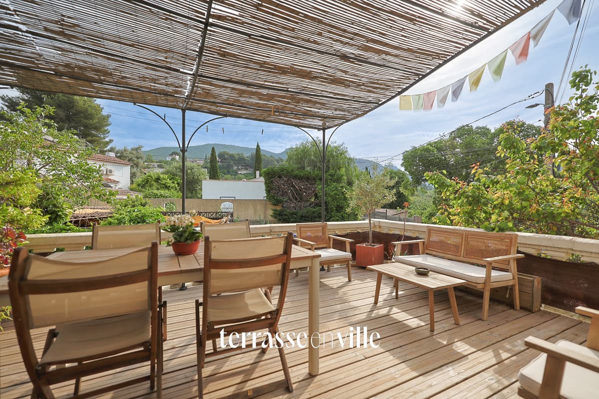 T2 - 53M2 - TERRASSE - JARDIN - PARKING - CAVE - 1