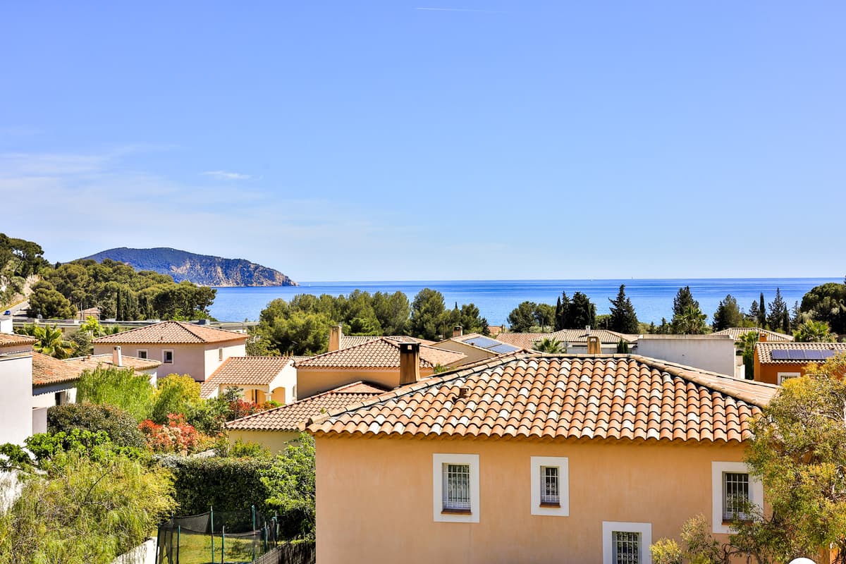 LA CIOTAT - VILLA T5 - 172M2 - GARAGE - PARCELLE 700M2 - VUE MER - 1 350 000€