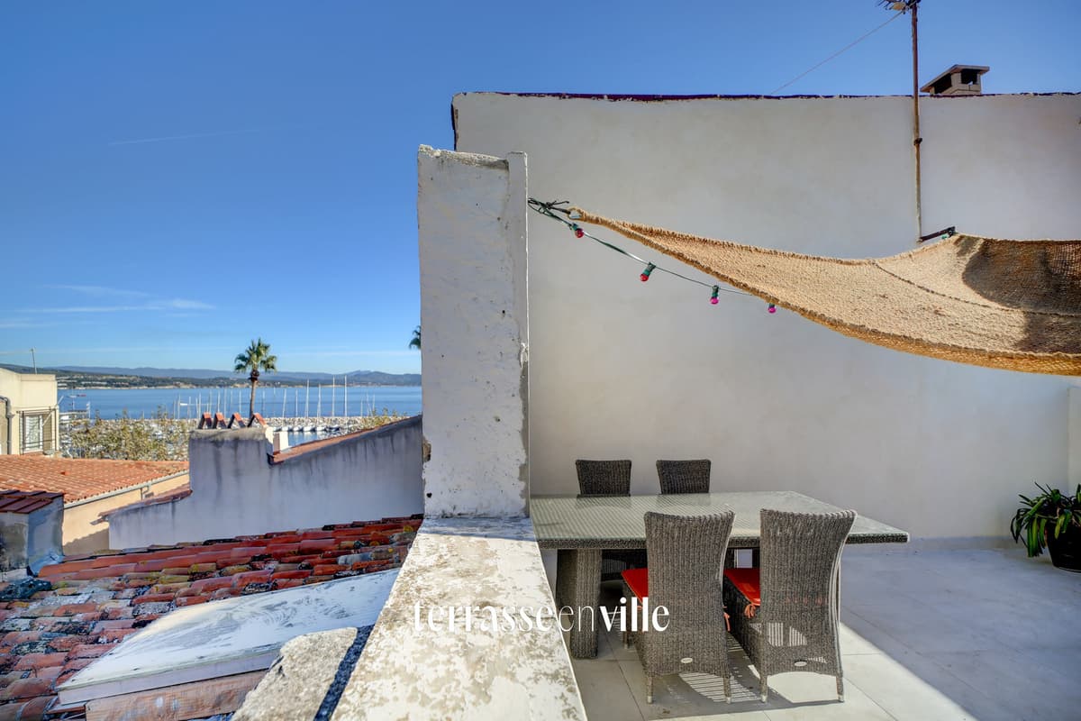 EXCLUSIVITÉ - LA CIOTAT - CENTRE HISTORIQUE - APPARTEMENT T2/3 62M2 - TERRASSE 24M2- VUE MER - 365 000€ - 2