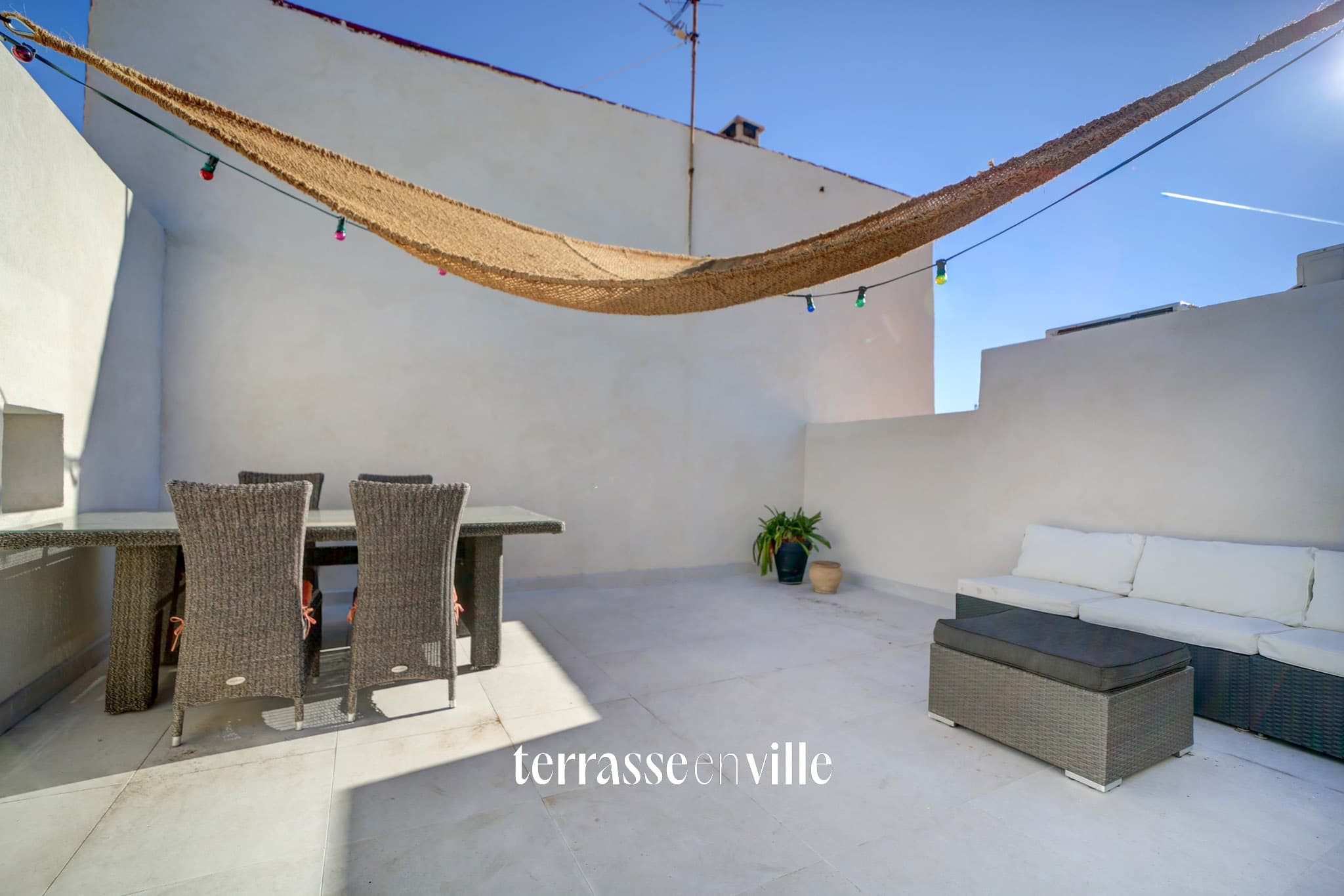 EXCLUSIVITÉ - LA CIOTAT - CENTRE HISTORIQUE - APPARTEMENT T2/3 62M2 - TERRASSE 24M2- VUE MER - 365 000€ - 1