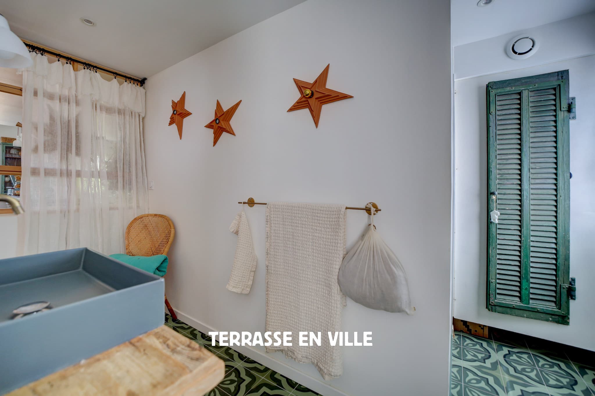SAINT CYR SUR MER - IMMEUBLE - APPARTEMENT - LOCAL COMMERCIAL - COUR - CAVE - 1200000€ - 7