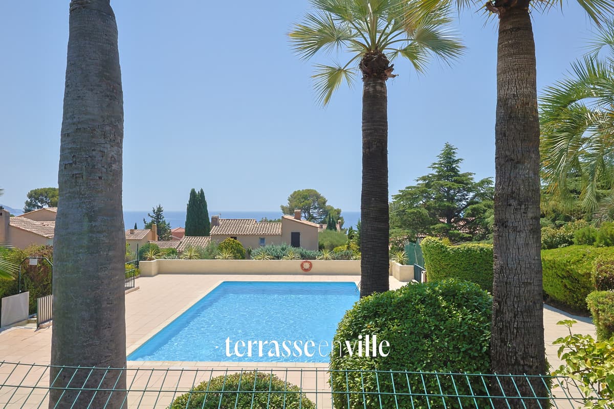 Quartier Fontsainte - T2 39m2 + Parking - Terrasse vue pinède et mer - Piscine - Parc privé - 289 000€