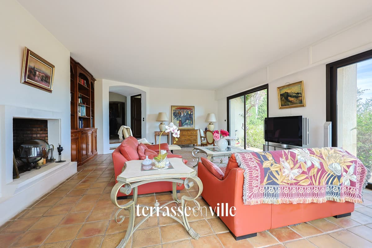 SANARY - PLAINE DU ROY - MAISON FAMILIALE T8 - 217M2 - GRAND SOUS-SOL - 5