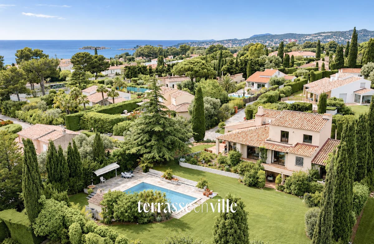SANARY - PLAINE DU ROY - MAISON FAMILIALE T8 - 217M2 - GRAND SOUS-SOL - 1