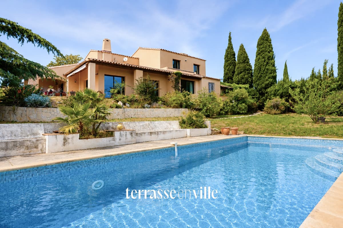 SANARY - PLAINE DU ROY - MAISON FAMILIALE T8 - 217M2 - GRAND SOUS-SOL - 2