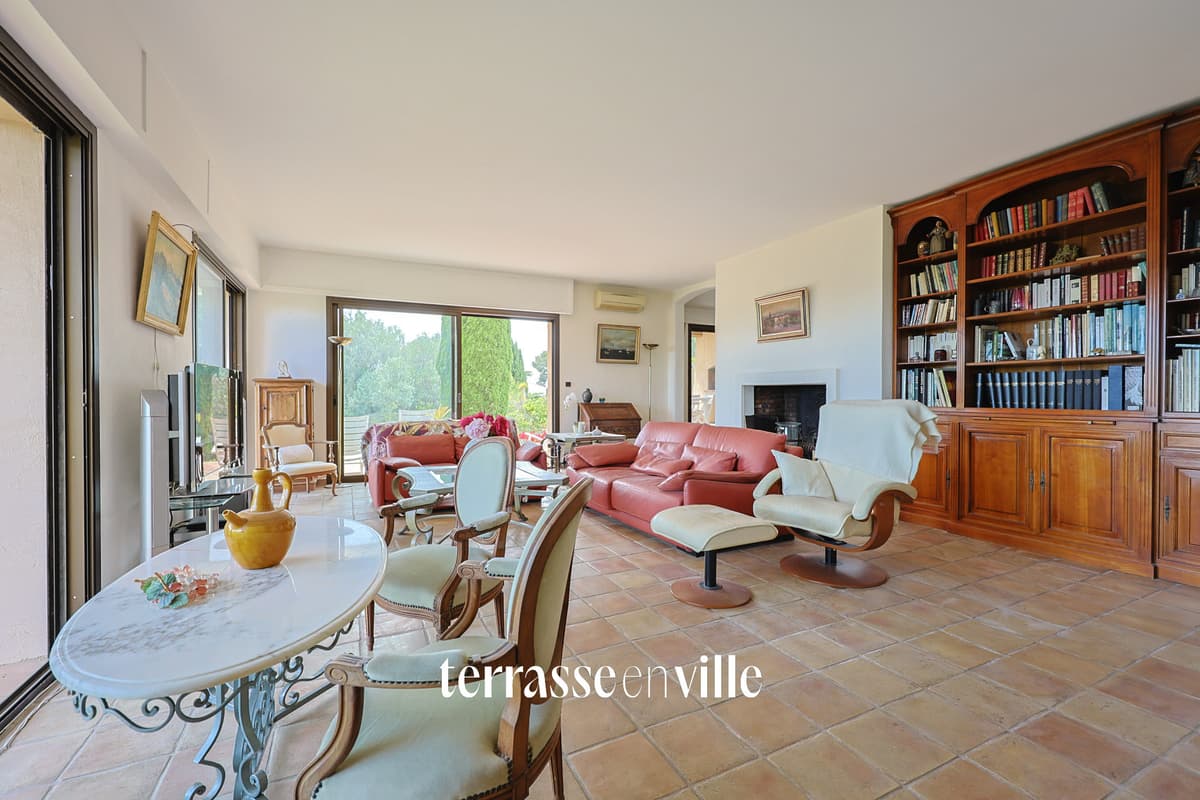 SANARY - PLAINE DU ROY - MAISON FAMILIALE T8 - 217M2 - GRAND SOUS-SOL - 4