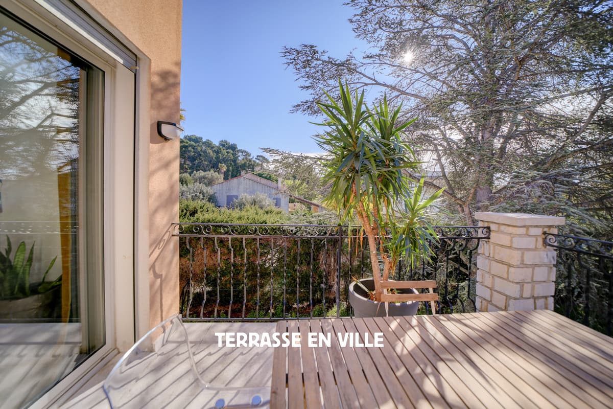 LA CIOTAT - ST JEAN - BEAU DUPLEX T5/6 - TERRASSE - JARDIN - PARKING - 495 000 €