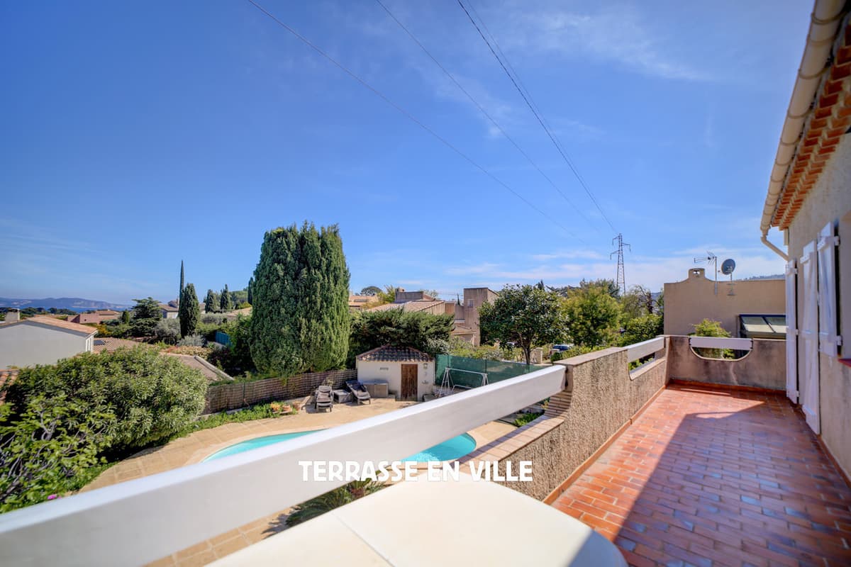 LA CIOTAT - MAISON - 129 M2 - JARDIN - PISCINE - PARCELLE 550M2 - VUE MER - 650 000 € - 3